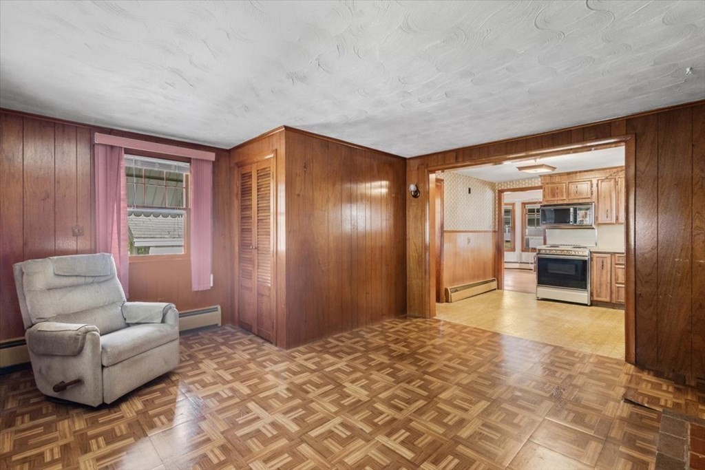 40 Oneida Ave