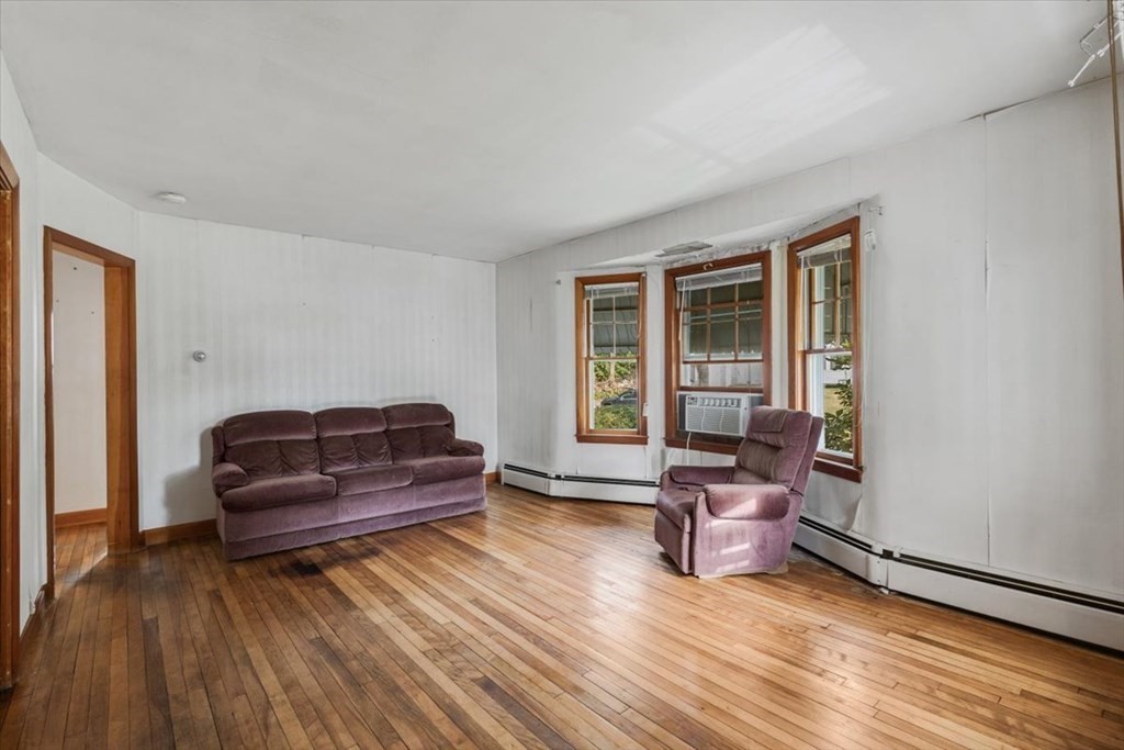 40 Oneida Ave