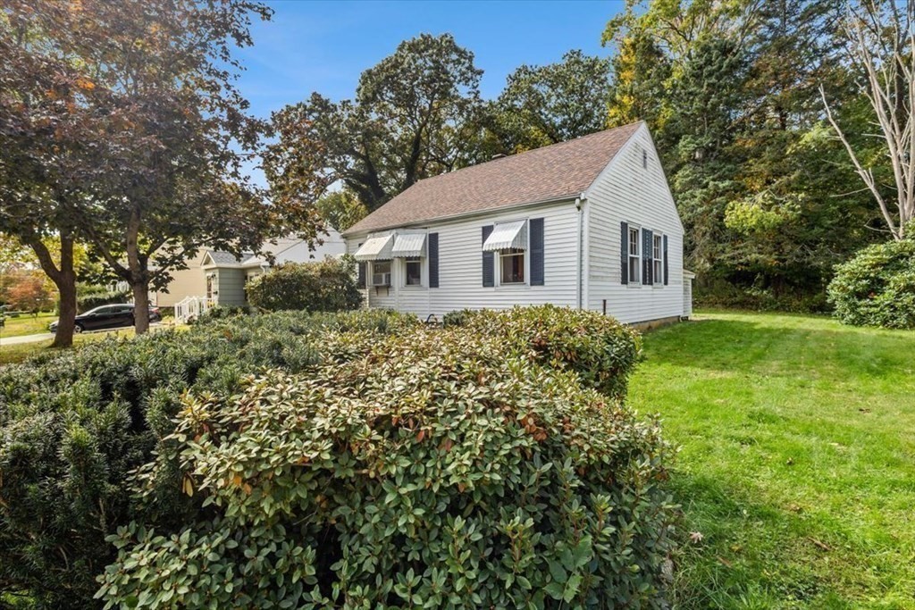 40 Oneida Ave