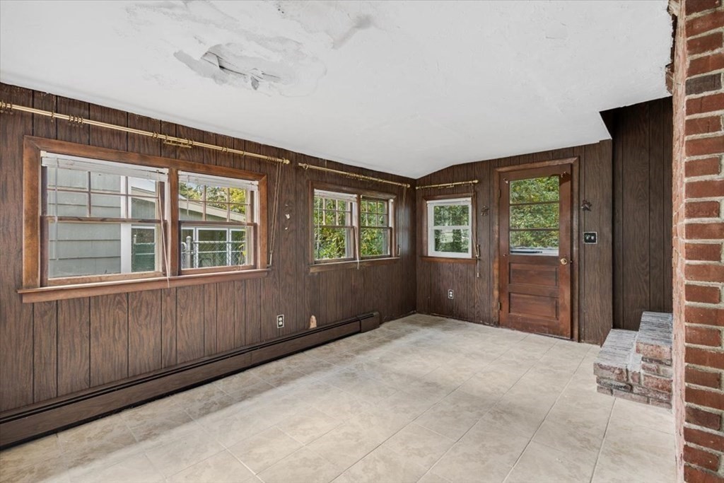 40 Oneida Ave