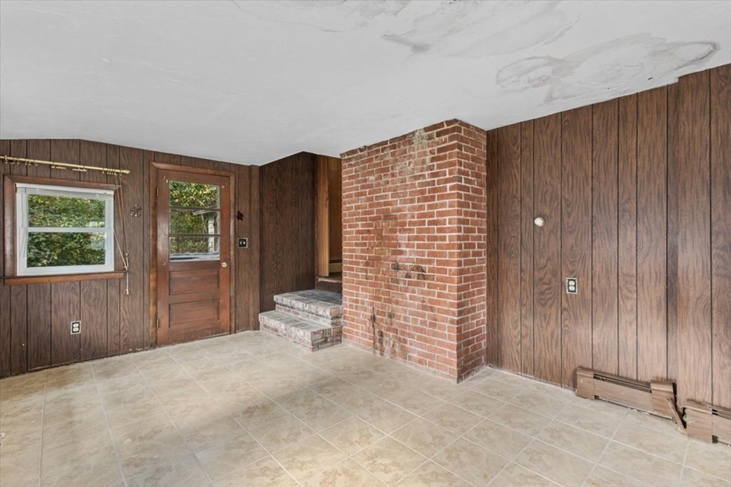 40 Oneida Ave