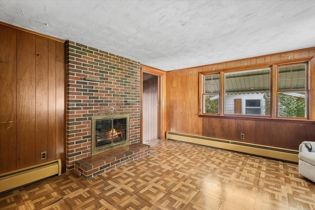40 Oneida Ave