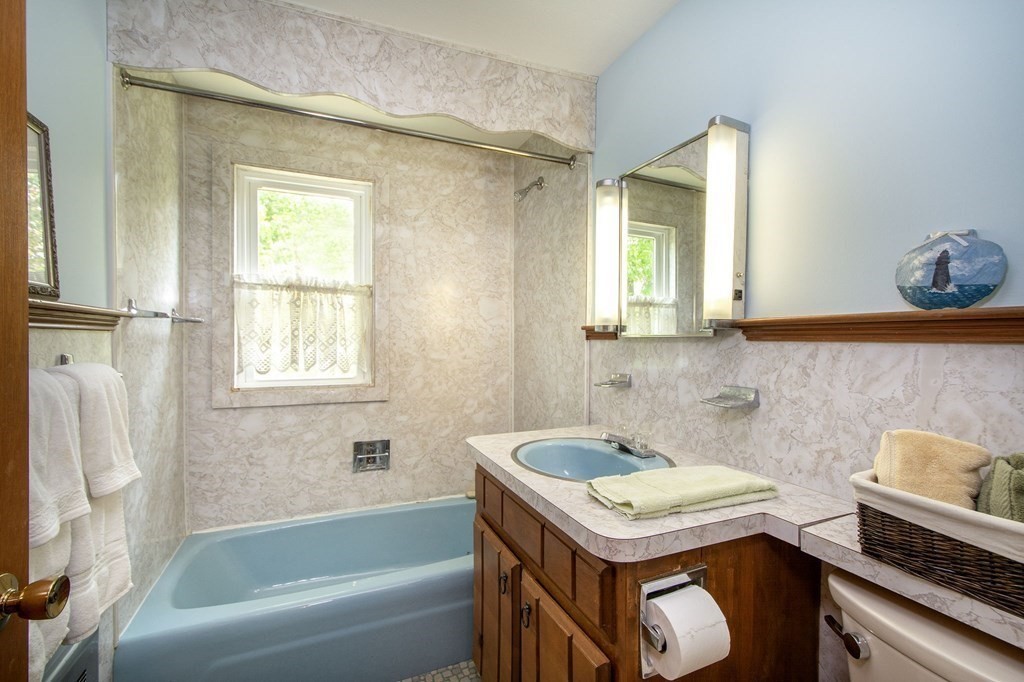 26 Bayberry Ln