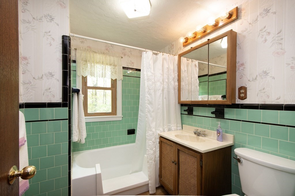 26 Bayberry Ln