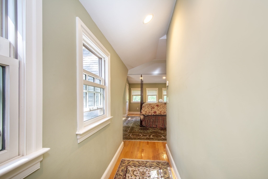 445 King St