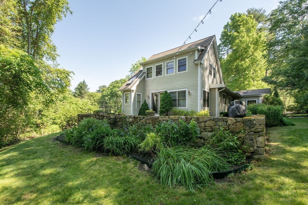 445 King St
