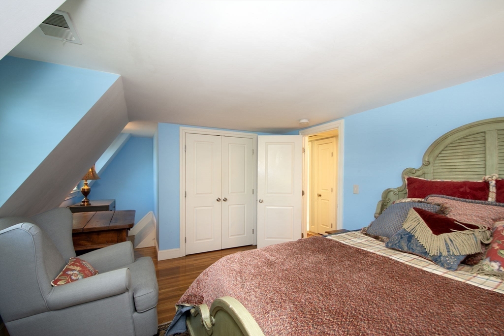 445 King St