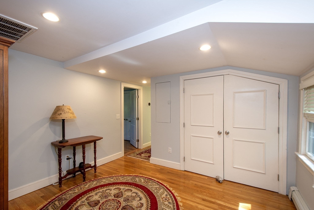 445 King St