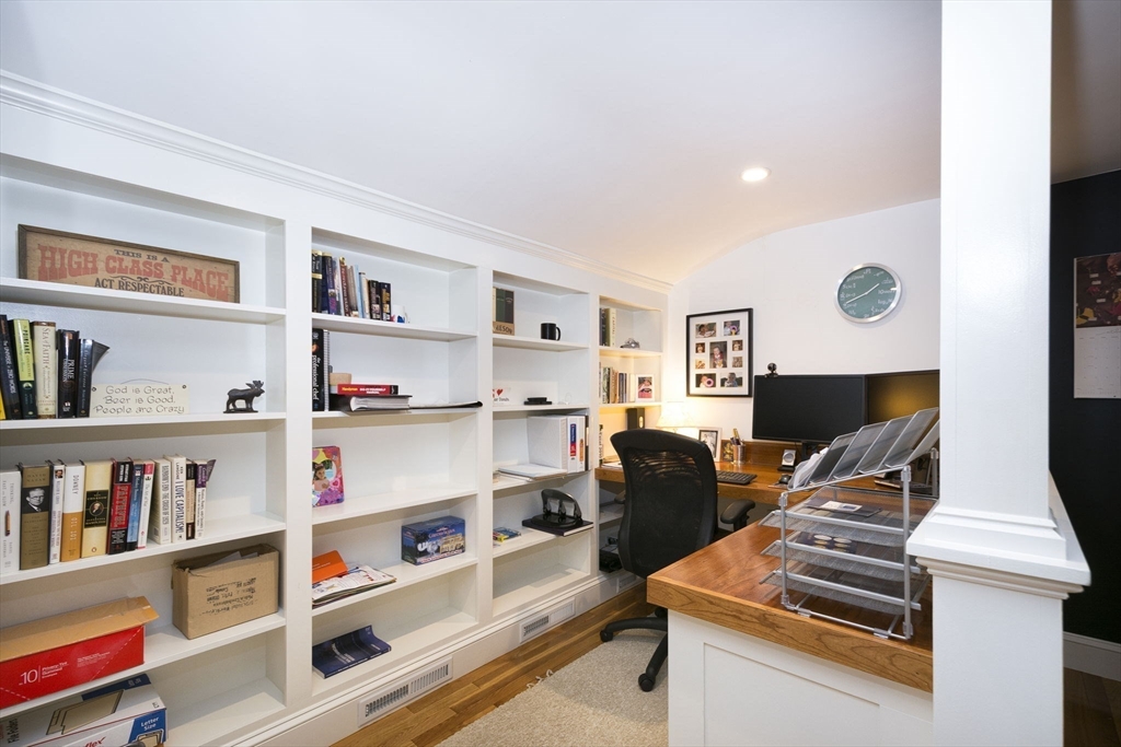445 King St