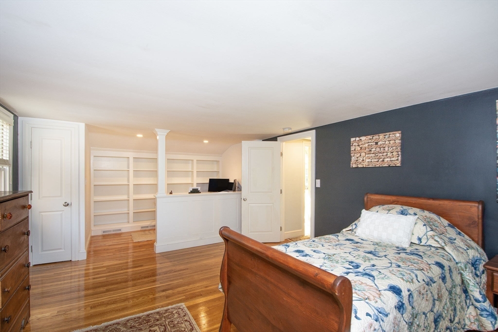 445 King St