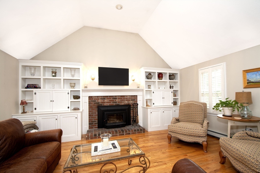 24 Wood Way