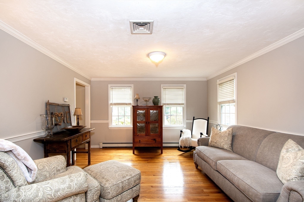 24 Wood Way