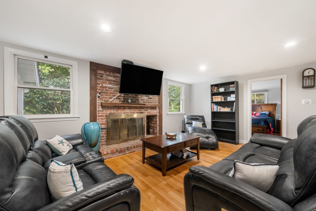 244 King St