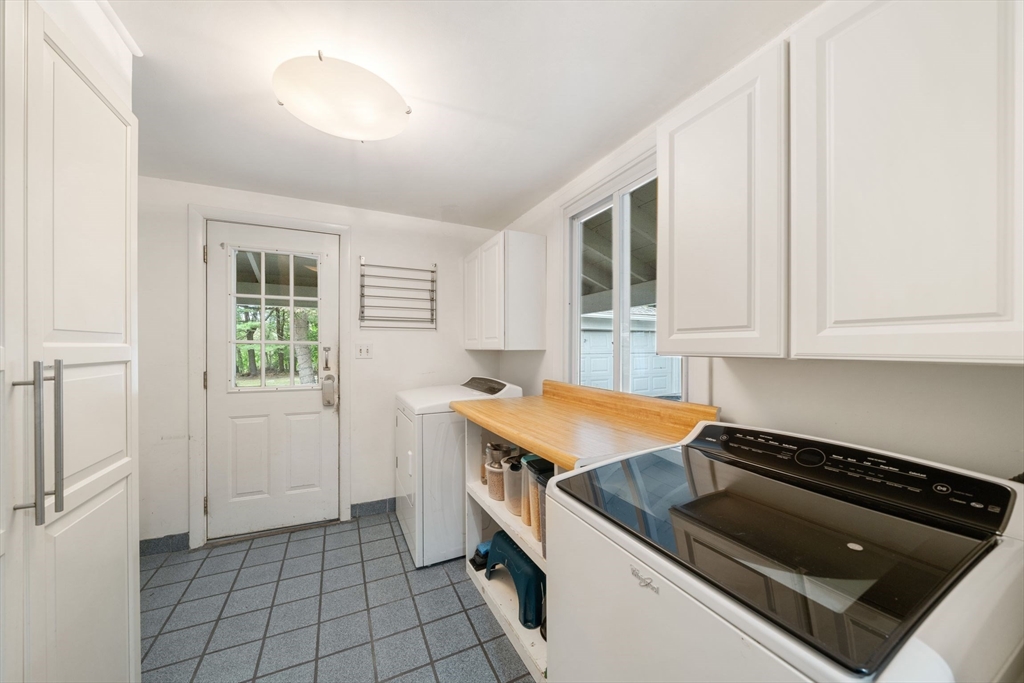 244 King St