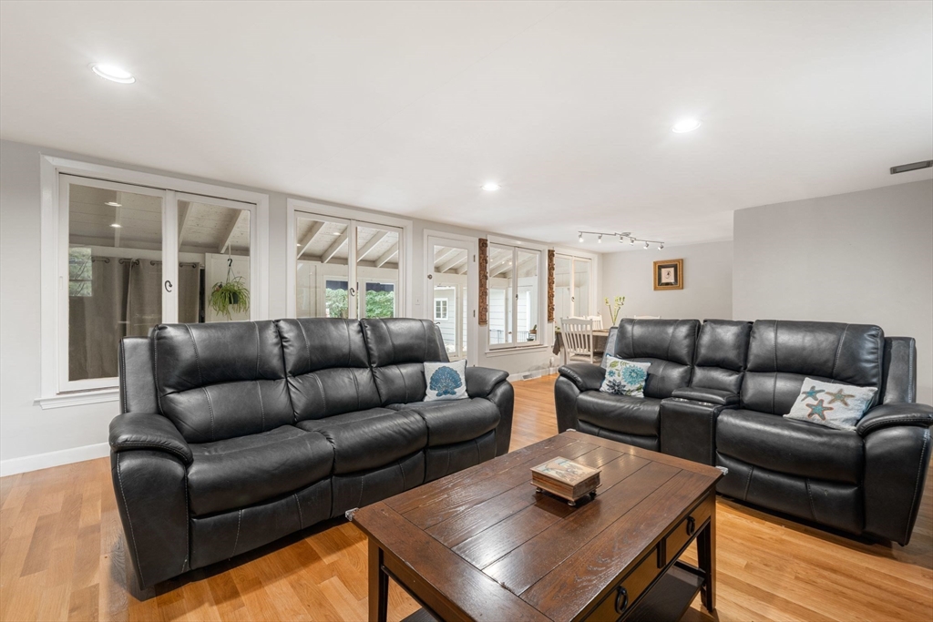 244 King St