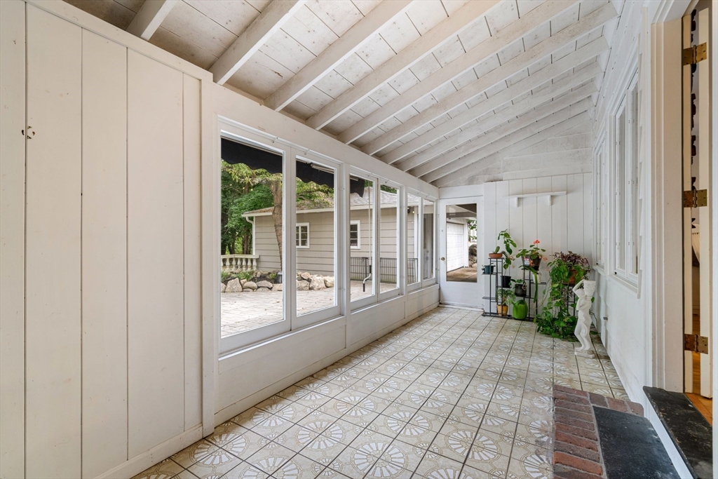 244 King St