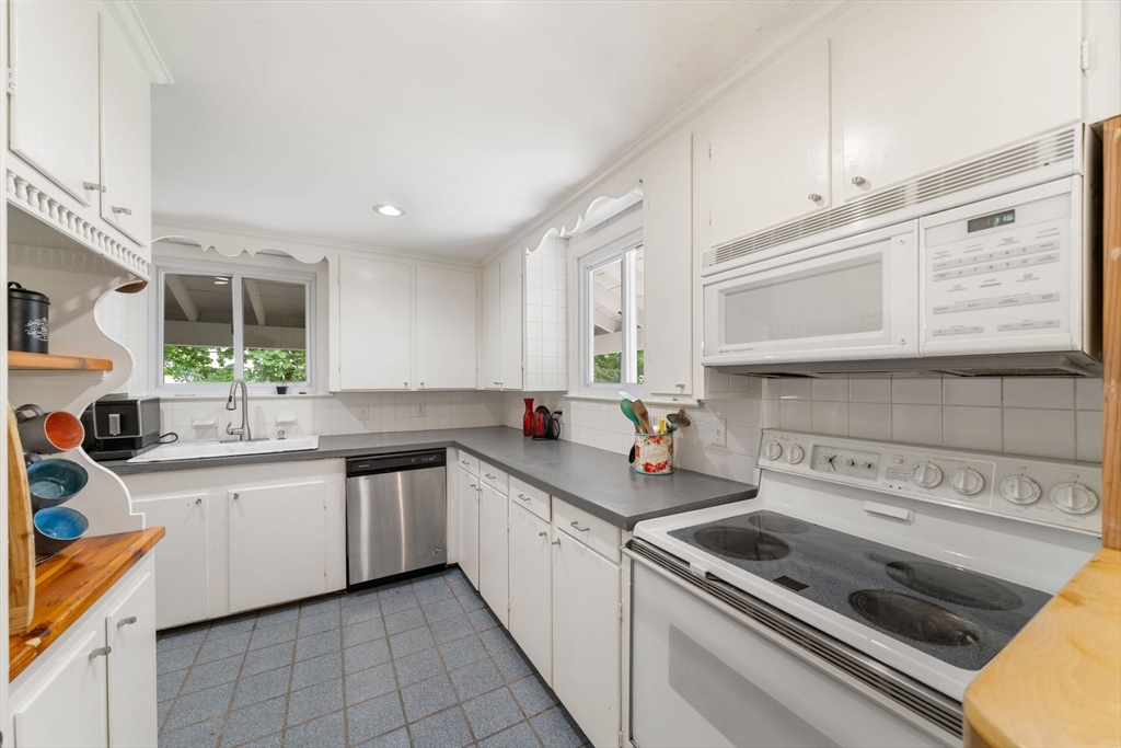 244 King St