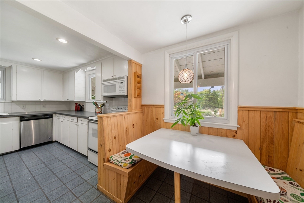 244 King St