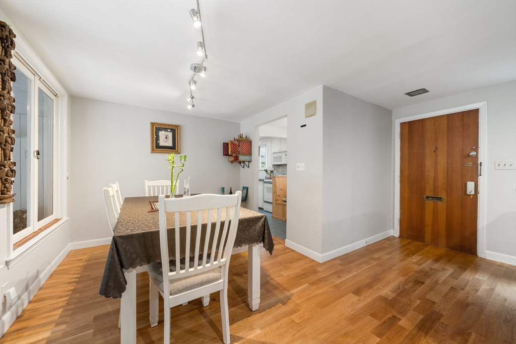 244 King St