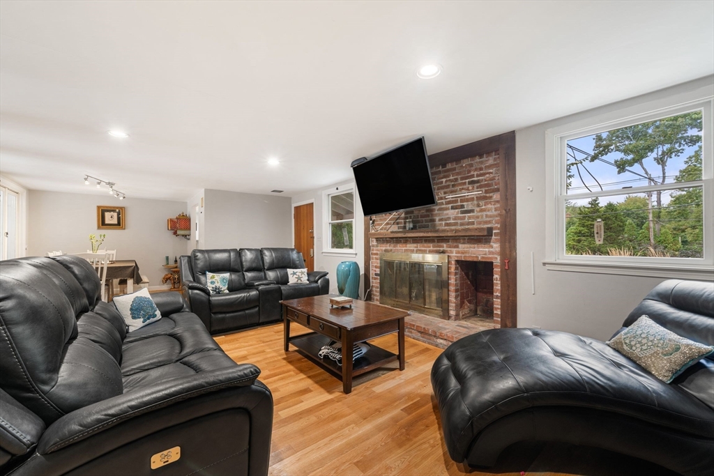 244 King St