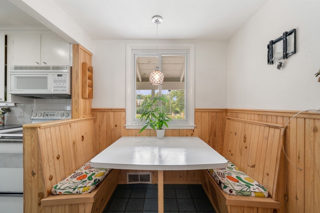 244 King St