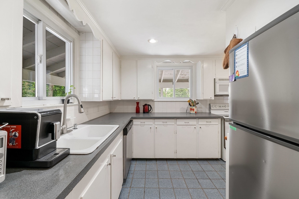 244 King St