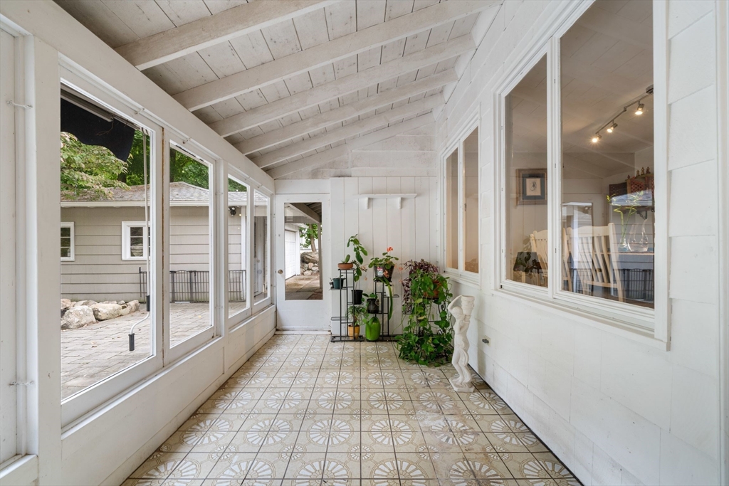 244 King St