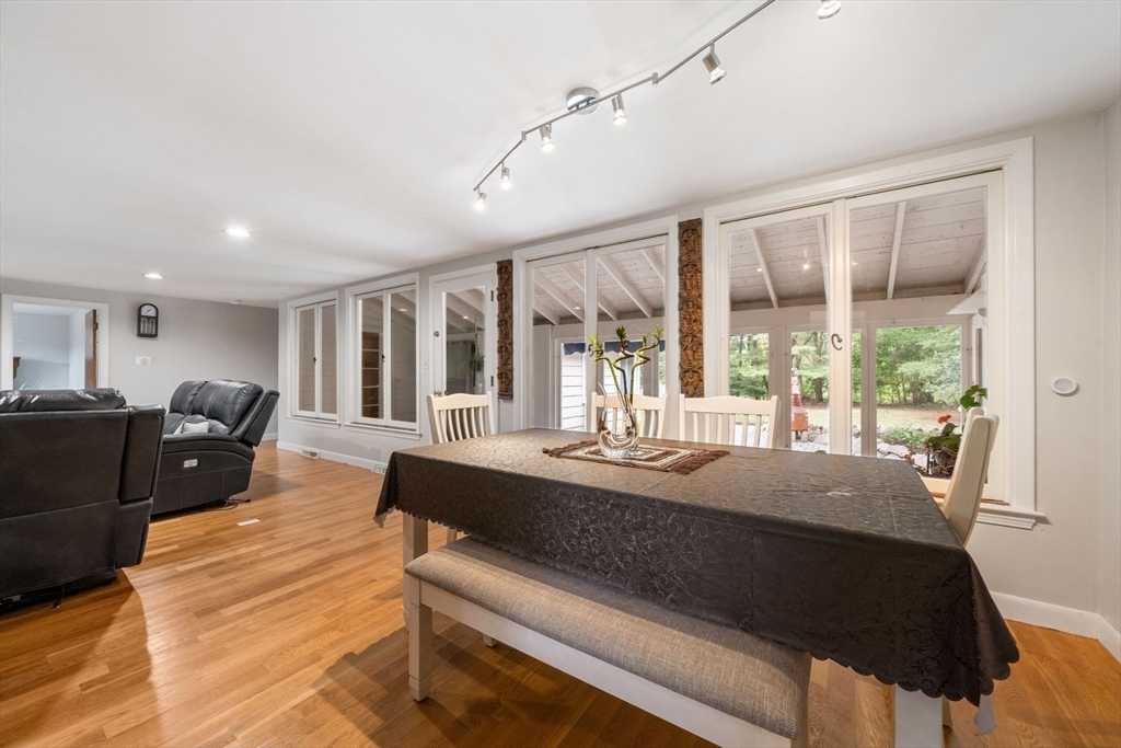 244 King St