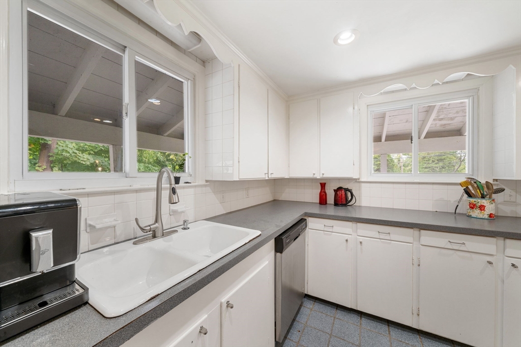 244 King St