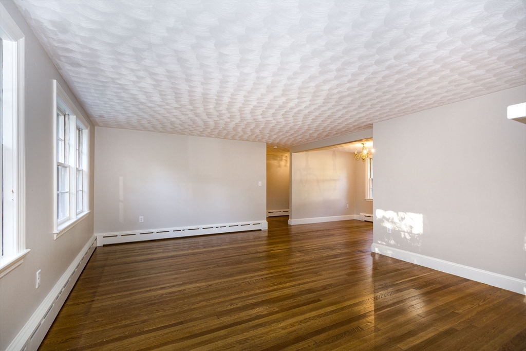 15 Buttonwood Ln # 1