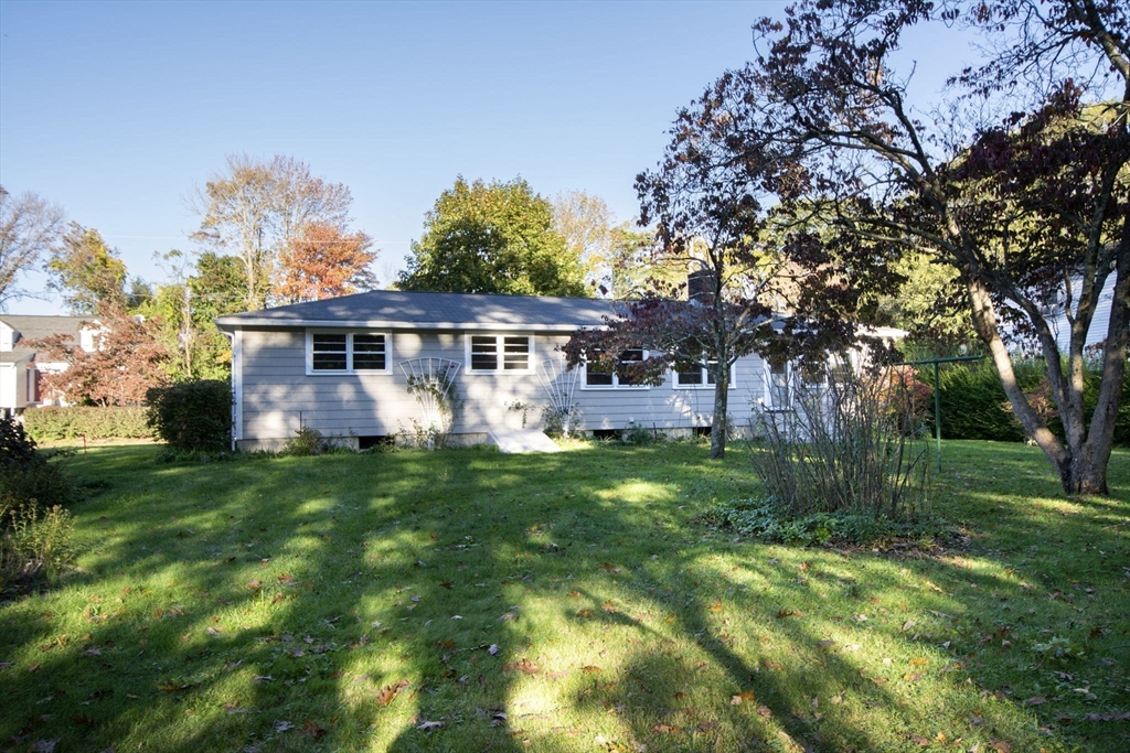 15 Buttonwood Ln # 1