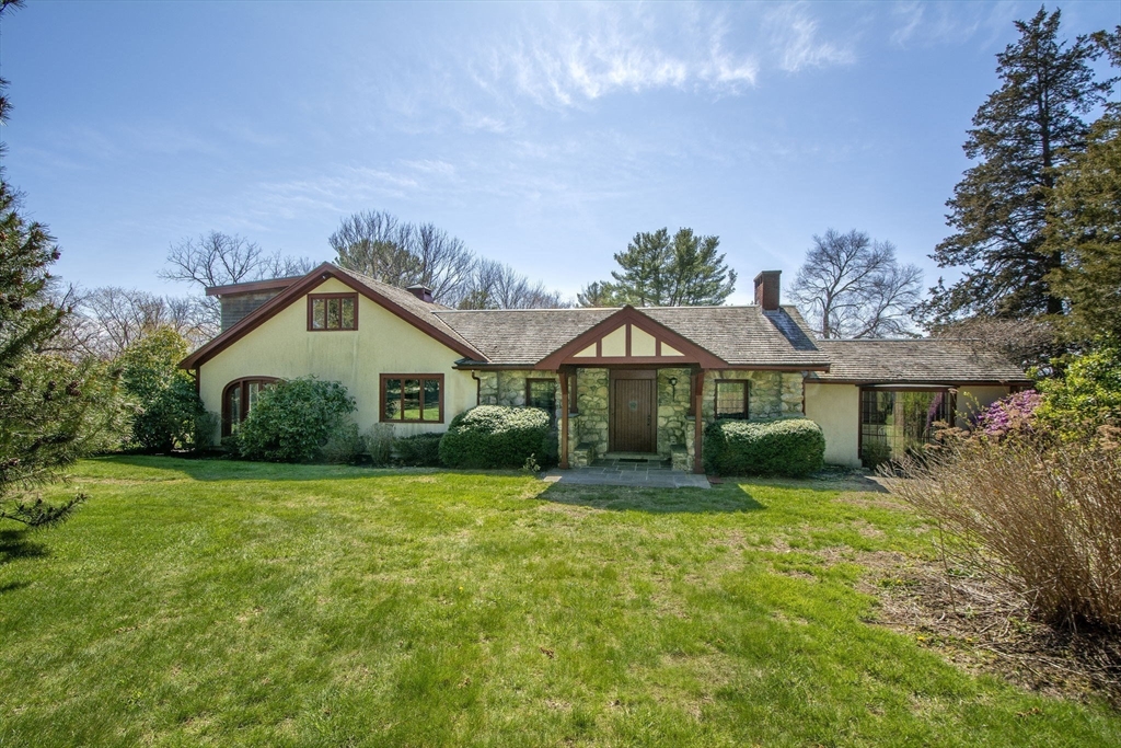 4 Manor Way