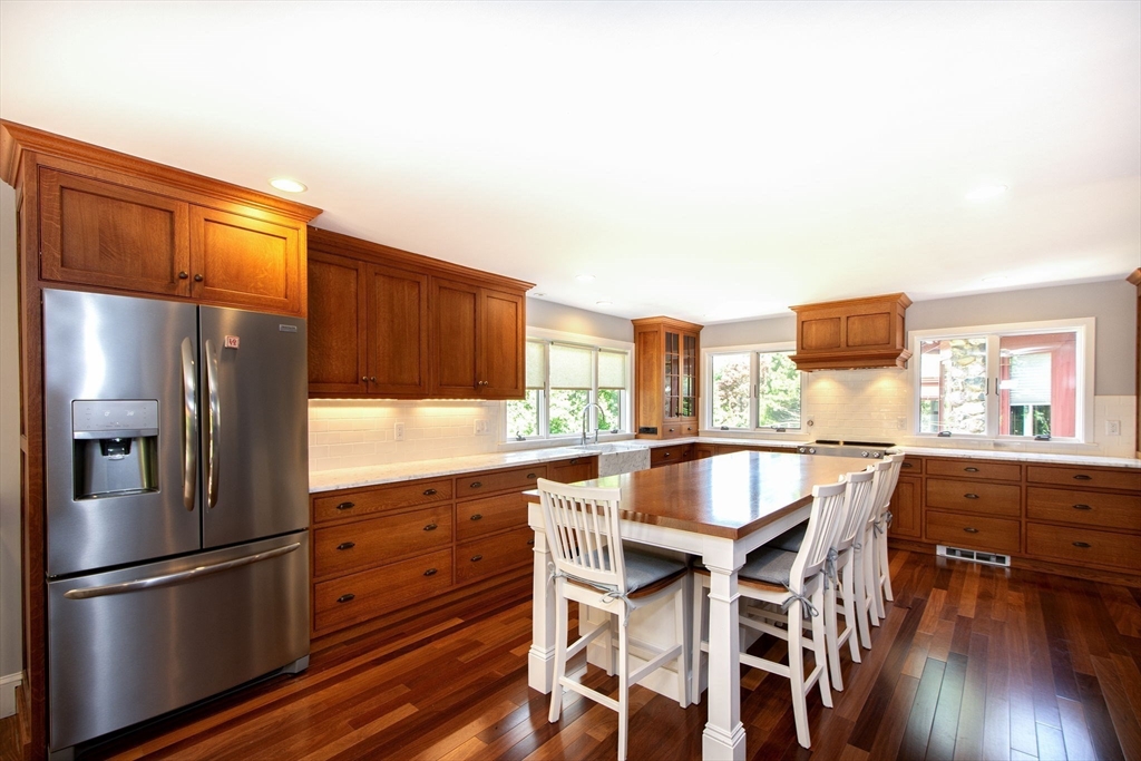 4 Manor Way