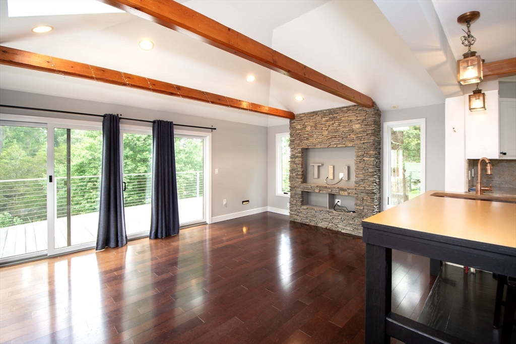 4 Manor Way