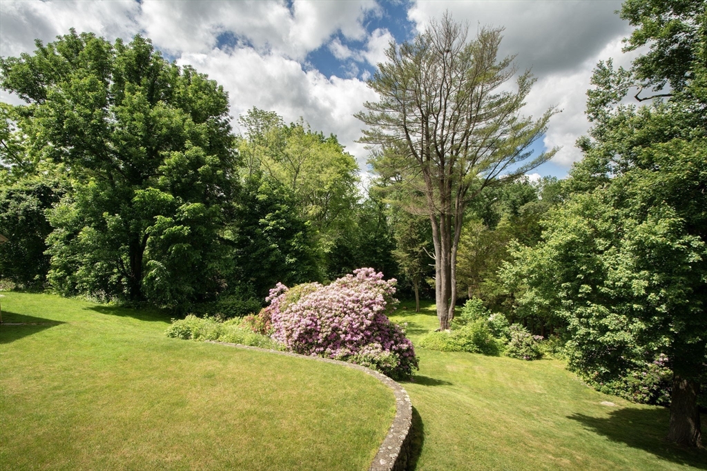 4 Manor Way