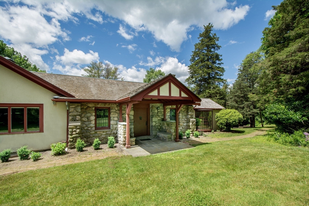 4 Manor Way