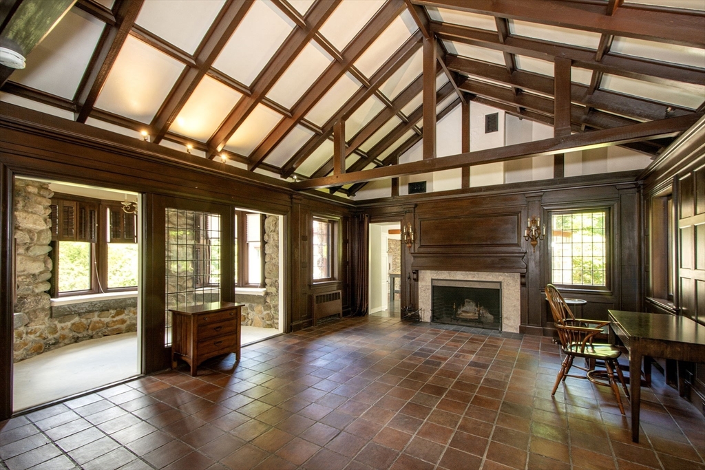 4 Manor Way