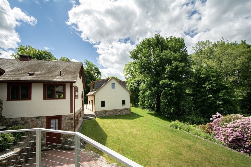 4 Manor Way
