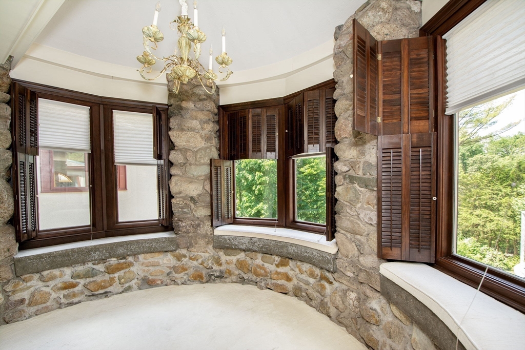 4 Manor Way