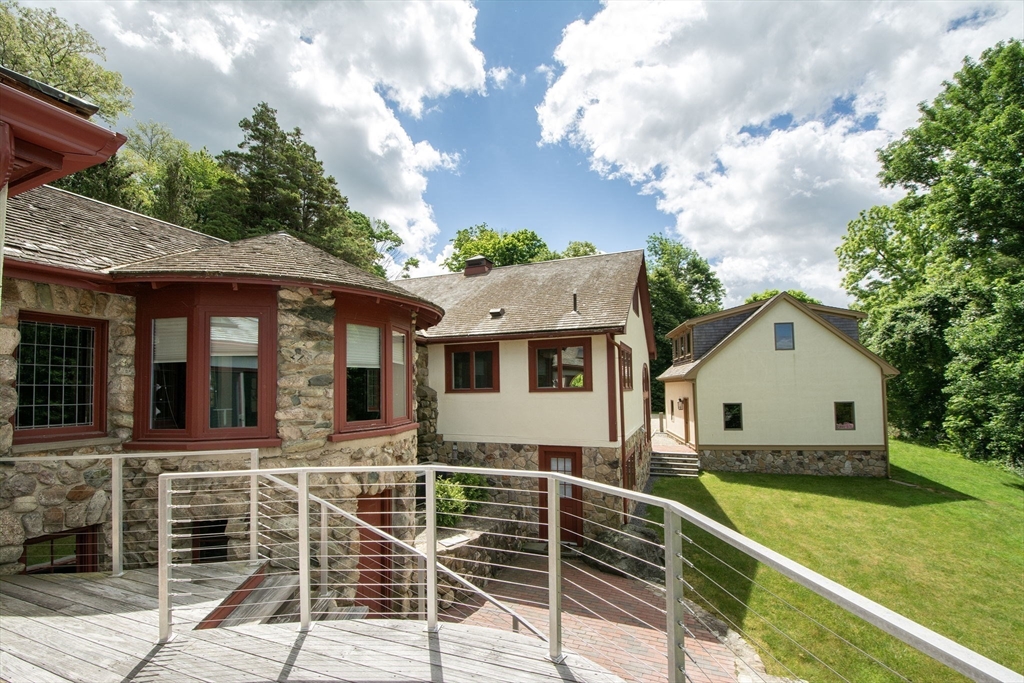 4 Manor Way