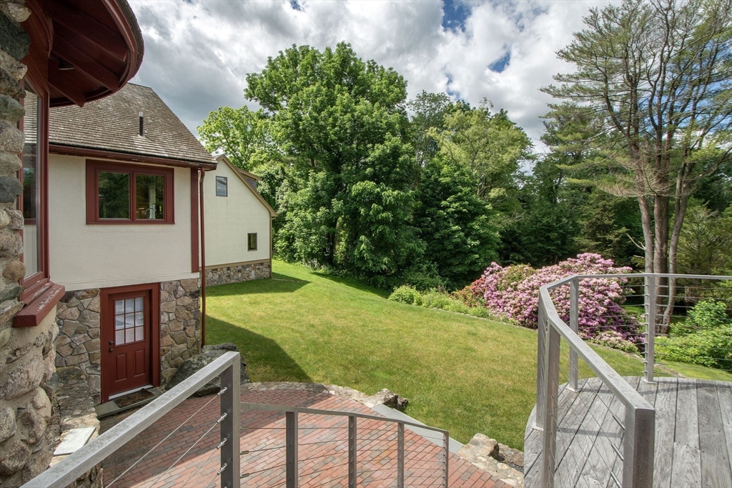 4 Manor Way