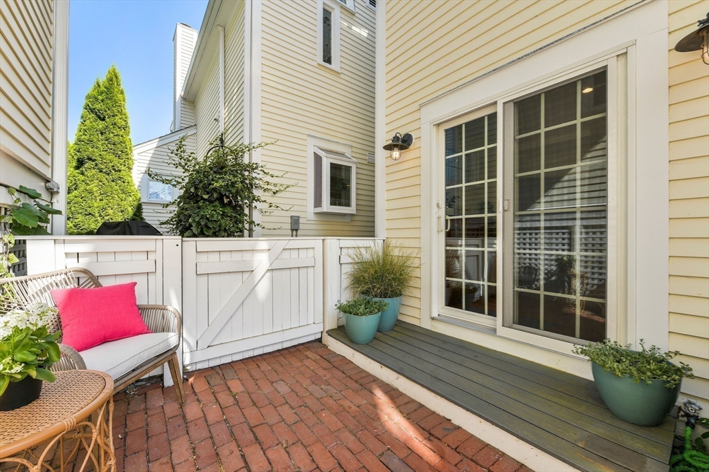 4 Margin St # B