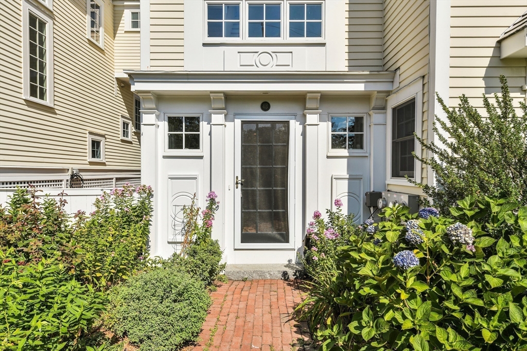 4 Margin St # B
