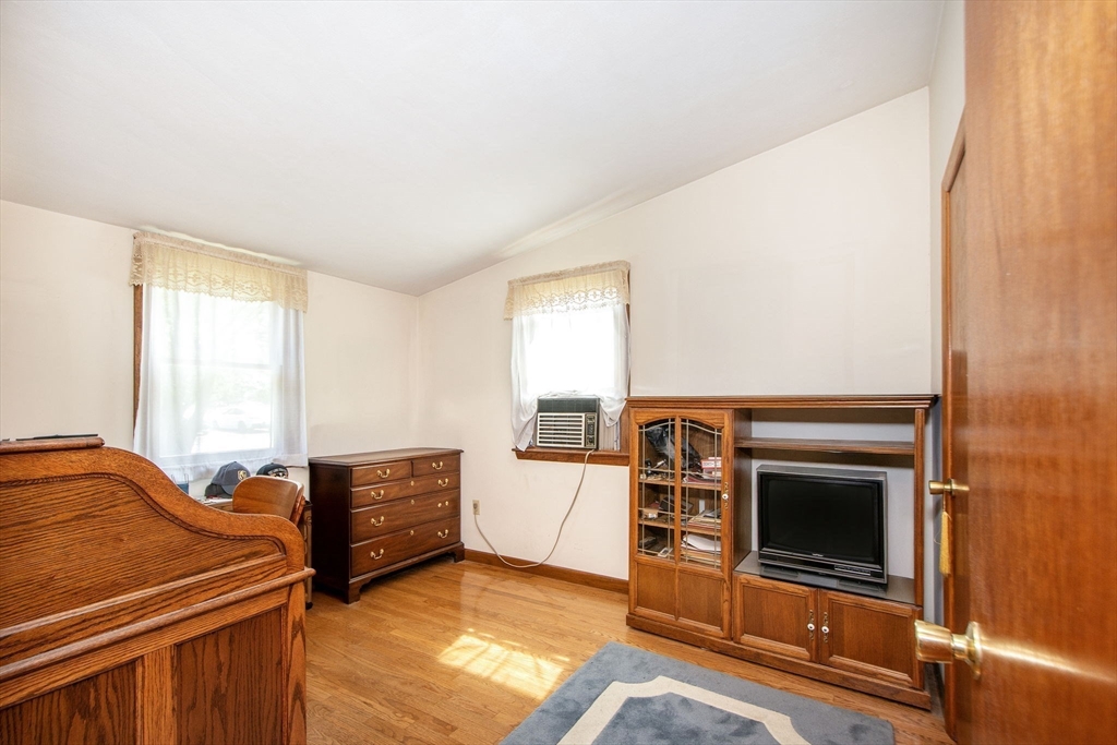 15 Cushing Rd