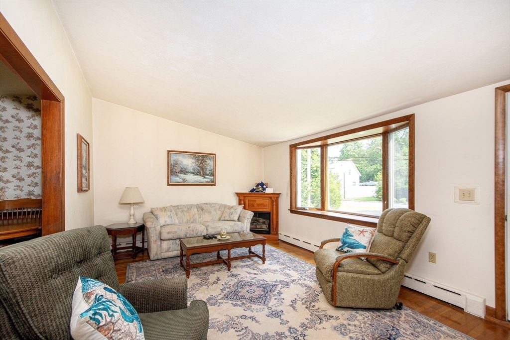 15 Cushing Rd