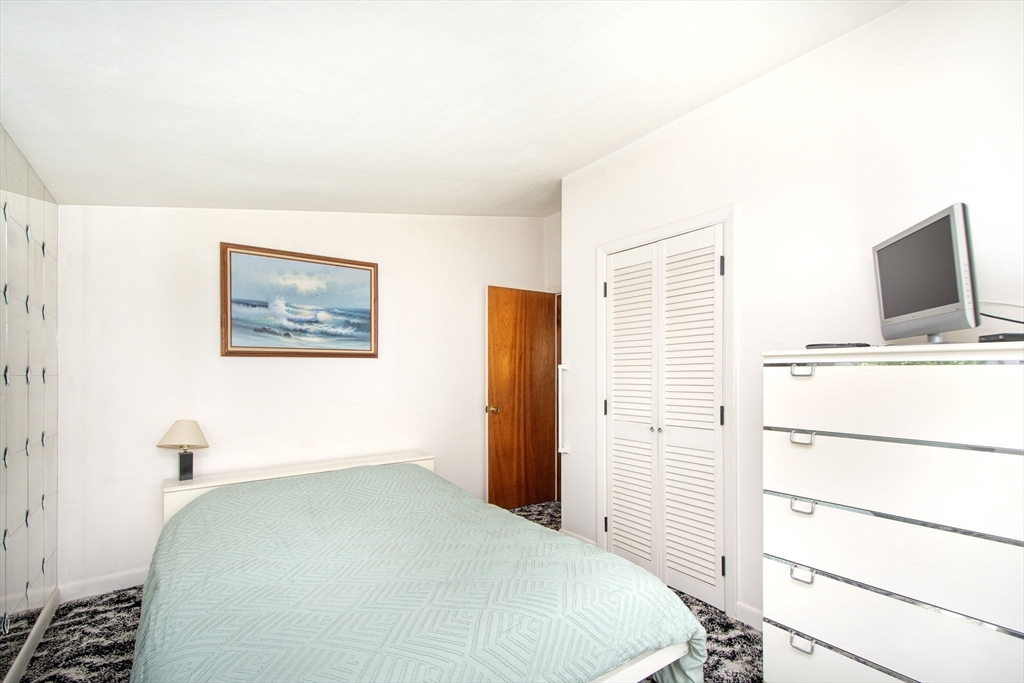 15 Cushing Rd