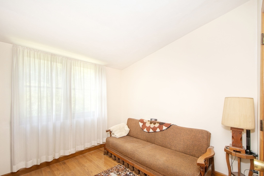 15 Cushing Rd