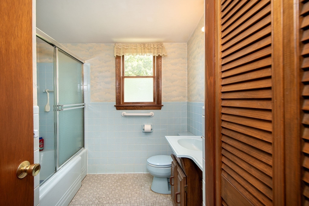 15 Cushing Rd