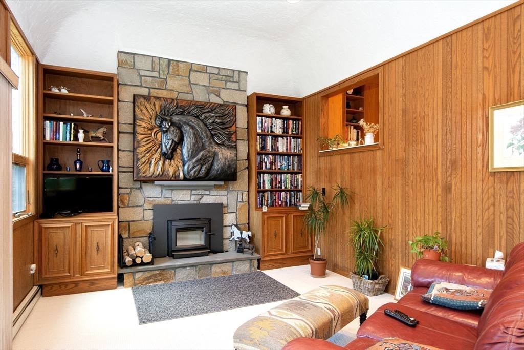 29 Aaron River Rd