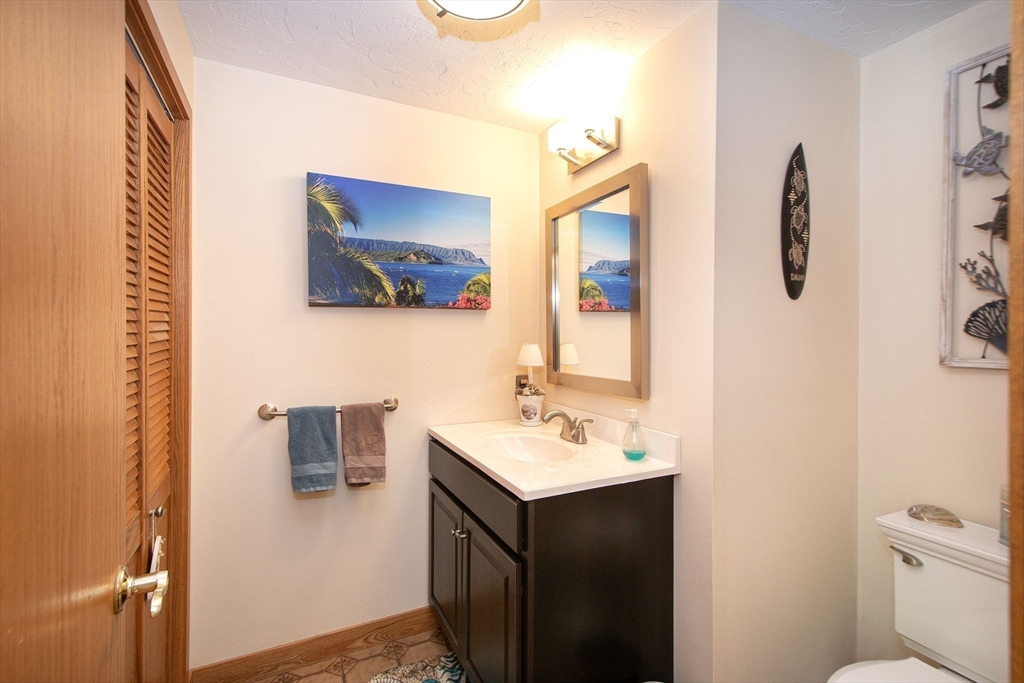 29 Aaron River Rd